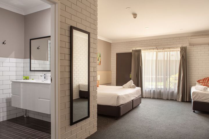 Room 20 of 76