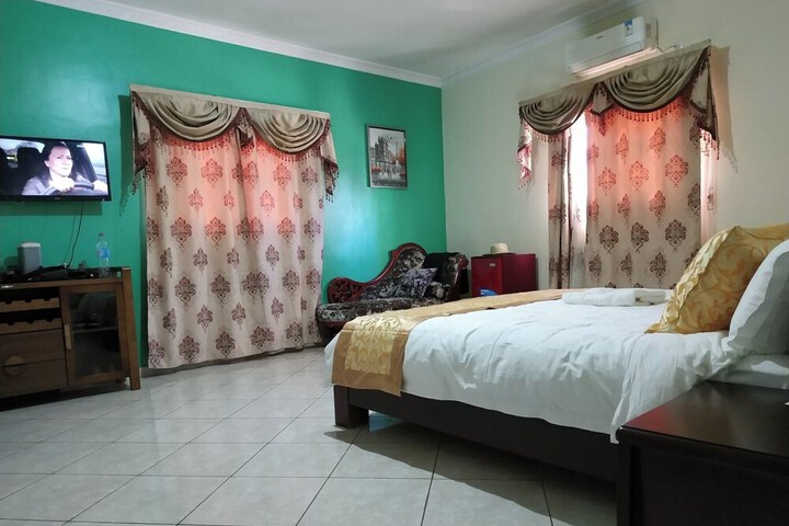 Room 12 of 18