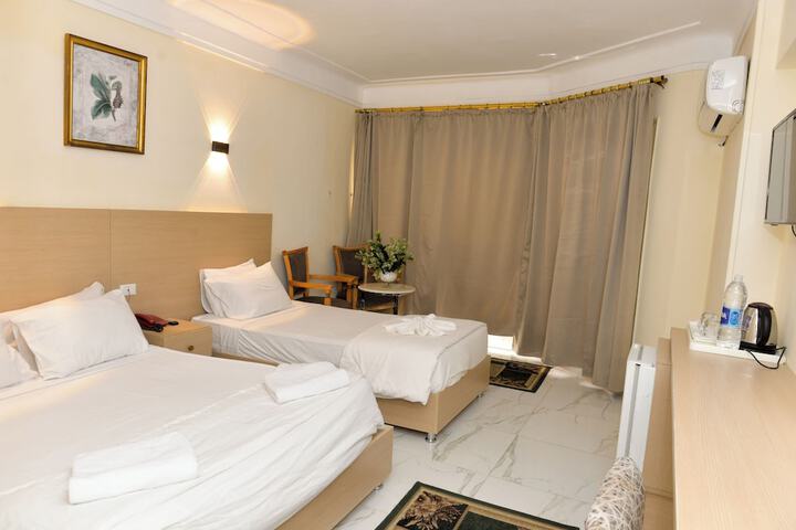 Room 6 of 21