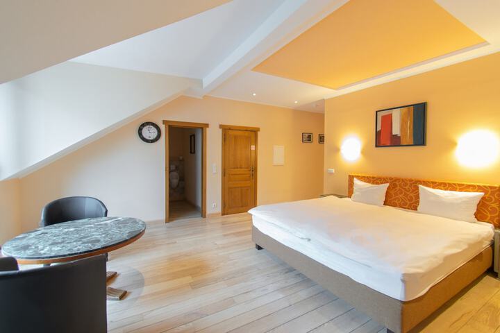 Room 48 of 82