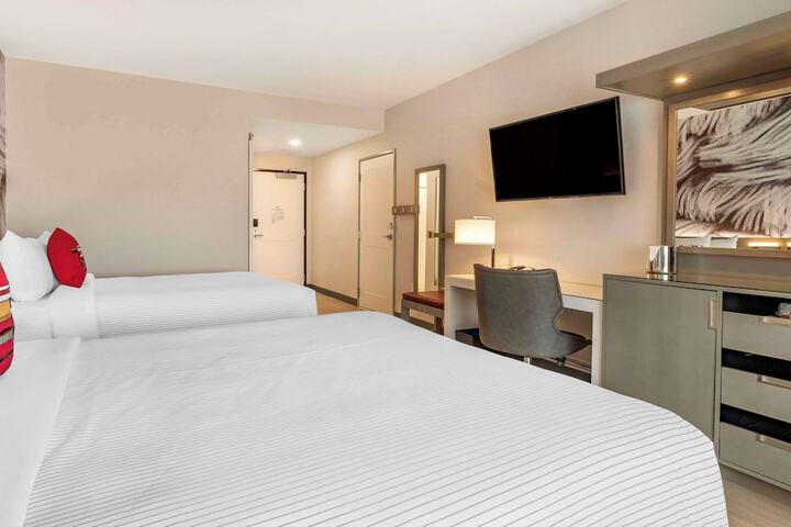 2 Queen Beds (6 of 6)