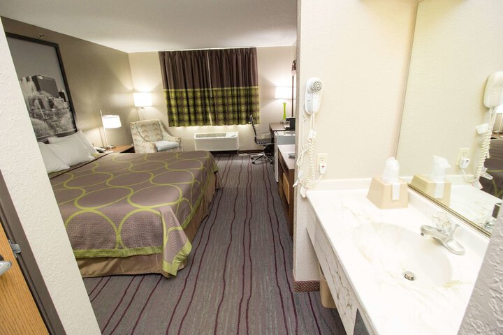 1 King Bed (13 of 28)