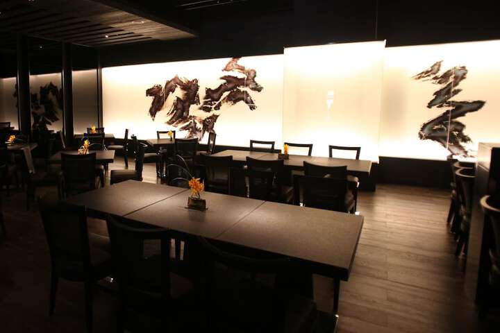 Dining 31 of 47