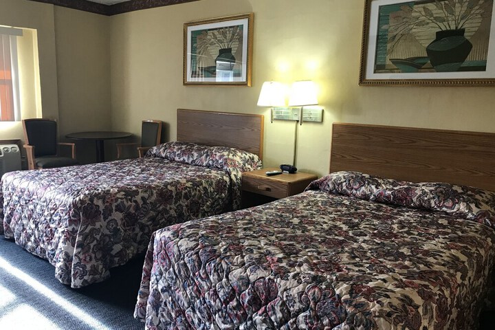 1 Queen Bed (5 of 12)
