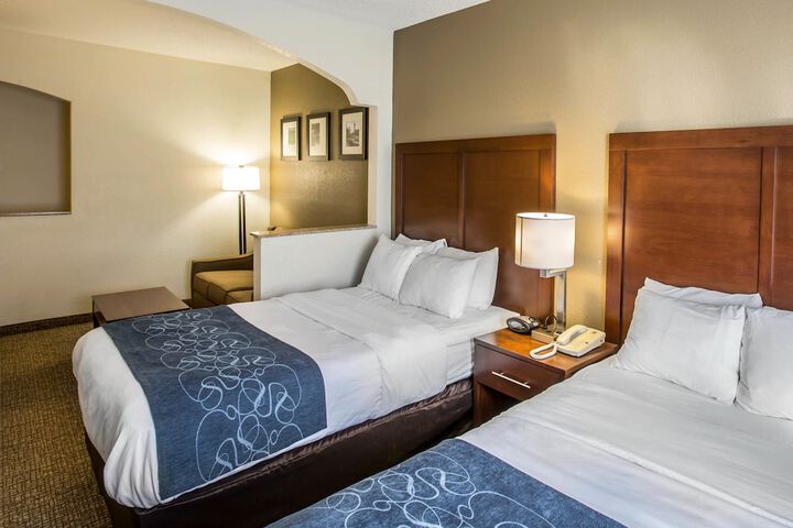 1 King Bed Suite (2 of 18)