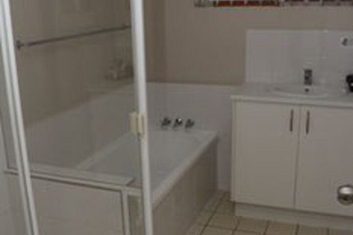 Room 4 of 72
