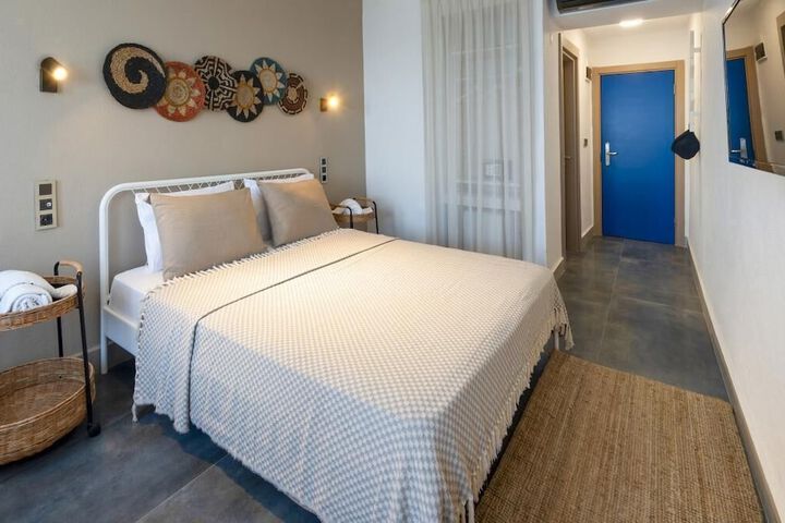 Room 8 of 82