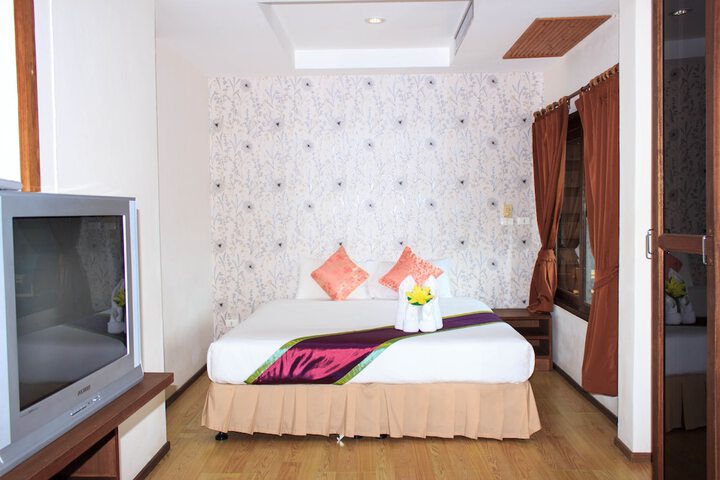 Room 12 of 140