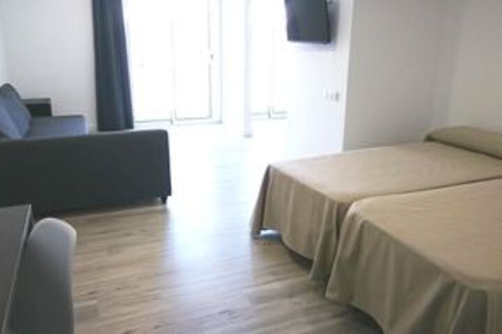 Room 4 of 48