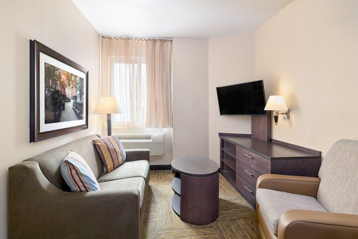 Studio Suite 1 Queen Bed City View High Floor (6 of 30)