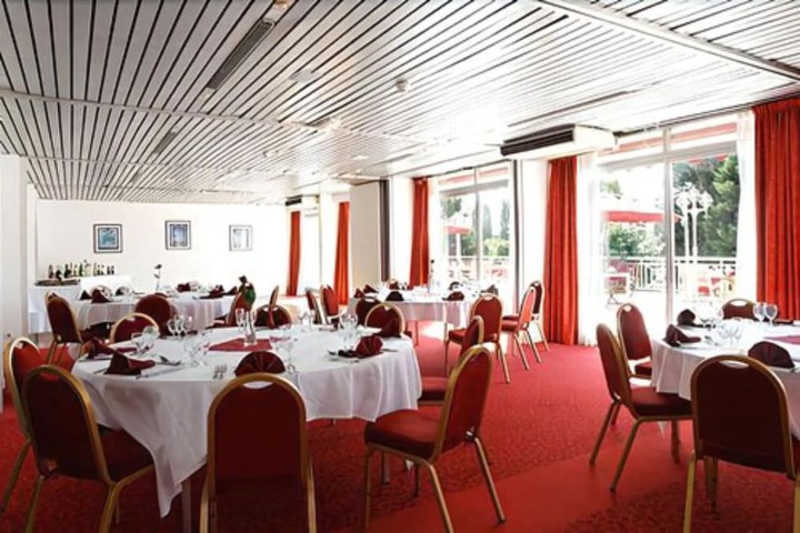 Ballroom/Hall 21 of 30
