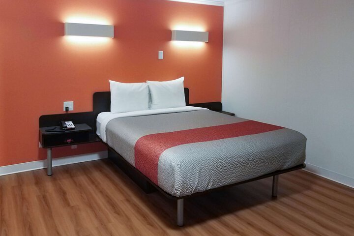 Room 26 of 69