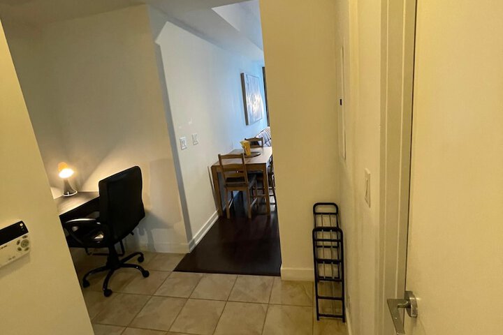 Room 30 of 273