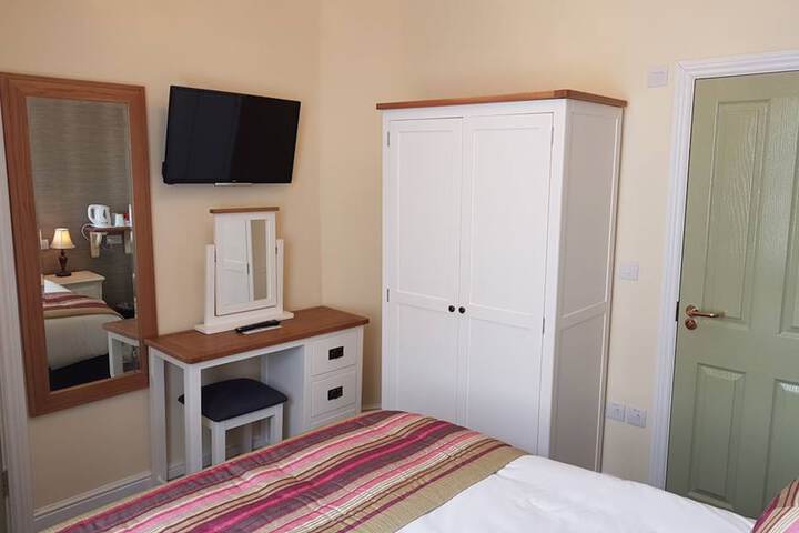 Room 2 of 60