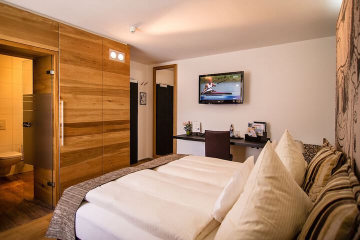 Room 52 of 64