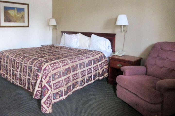 1 King Bed (11 of 12)