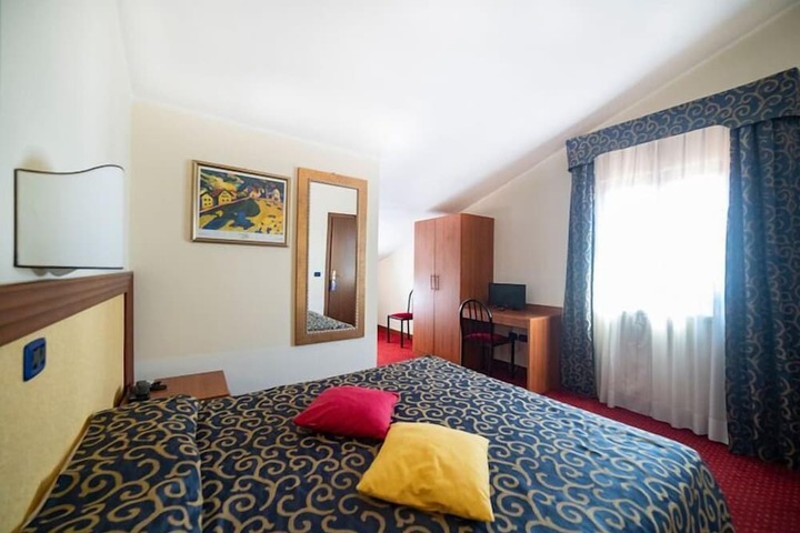Room 14 of 36