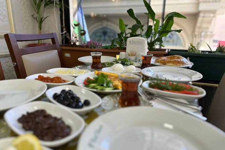 Dining 30 of 41