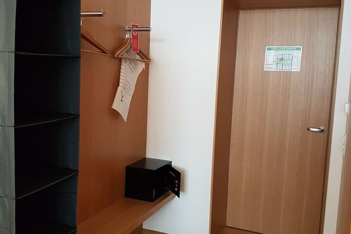 Room 25 of 60