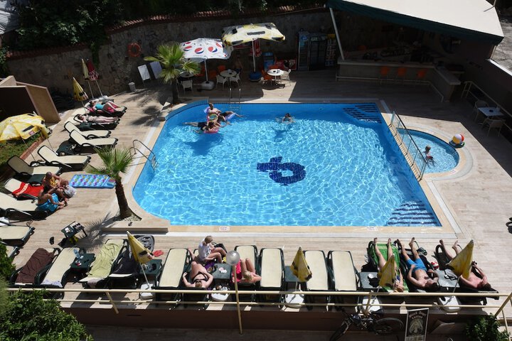 Pool 10 of 14