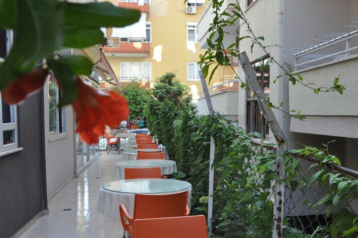 Hotel Exterior 29 of 30