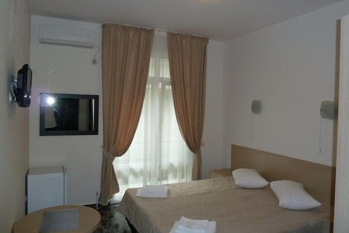 Room 8 of 37