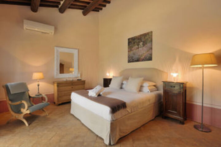 Room 8 of 28