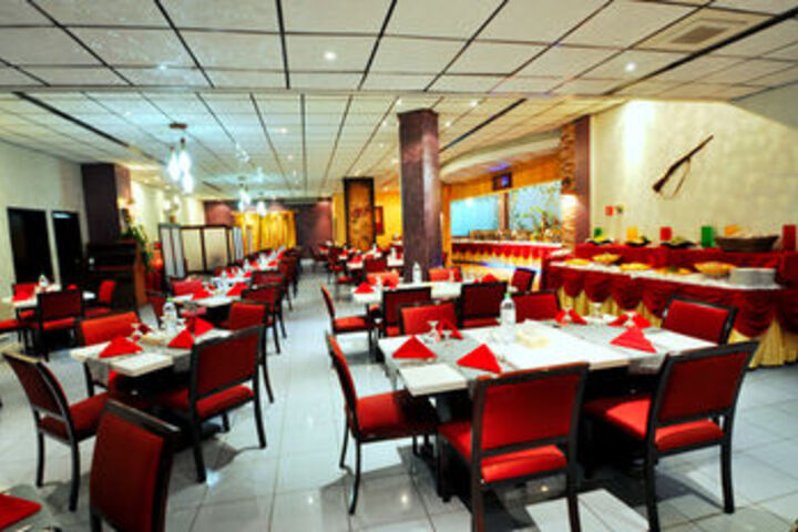 Dining 13 of 54