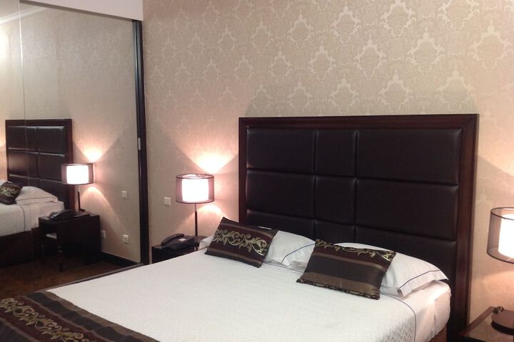 Room 7 of 48
