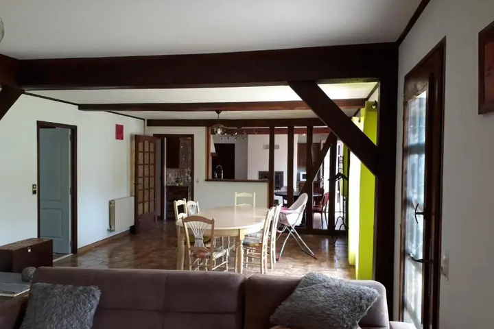 Room 4 of 12