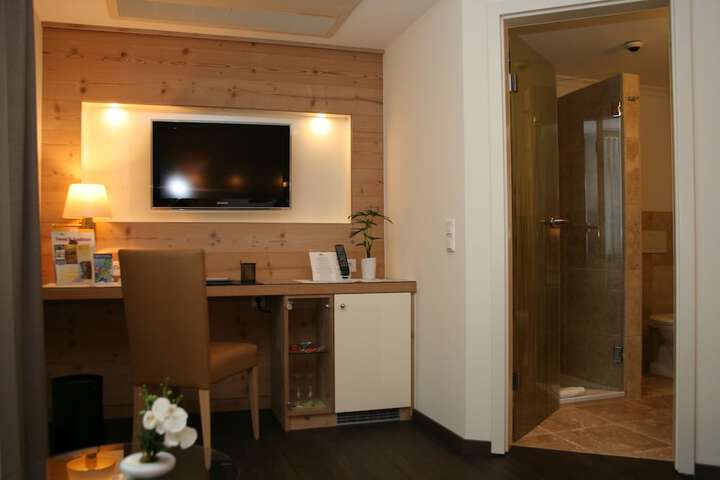 Room 6 of 51