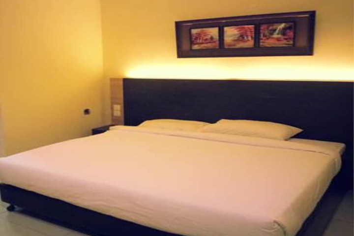 Room 15 of 62