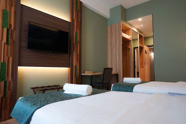 Room 25 of 60
