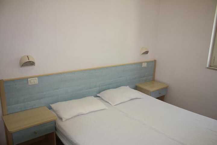 Room 4 of 50