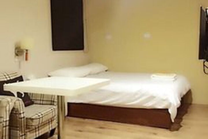 Room 8 of 14