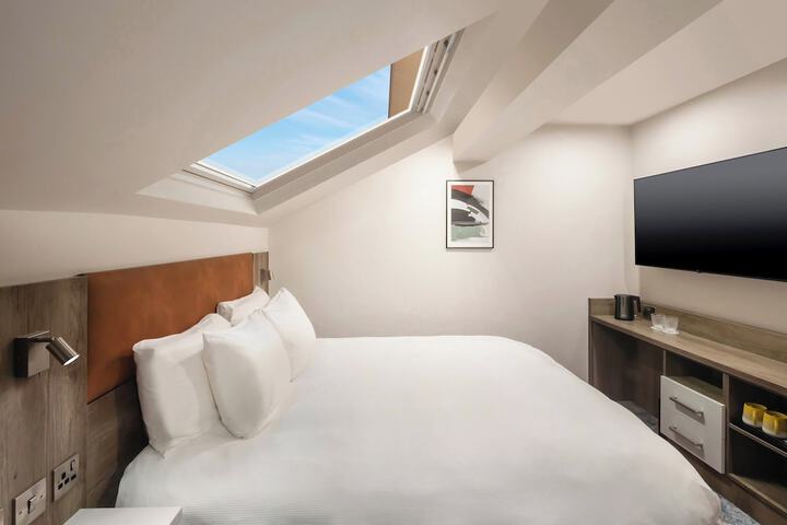 Room 47 of 178