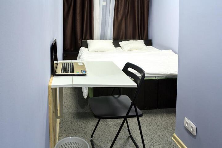 Room 9 of 11