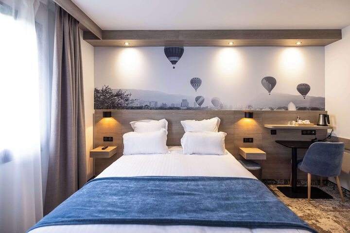 Room 14 of 77