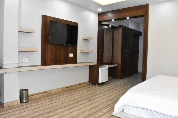 Room 5 of 95