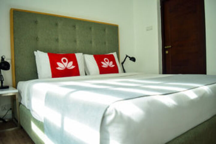 Room 21 of 27