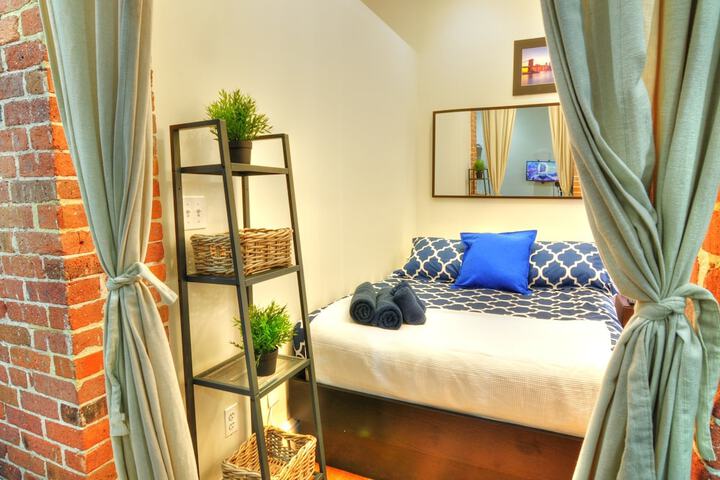 Room 5 of 214