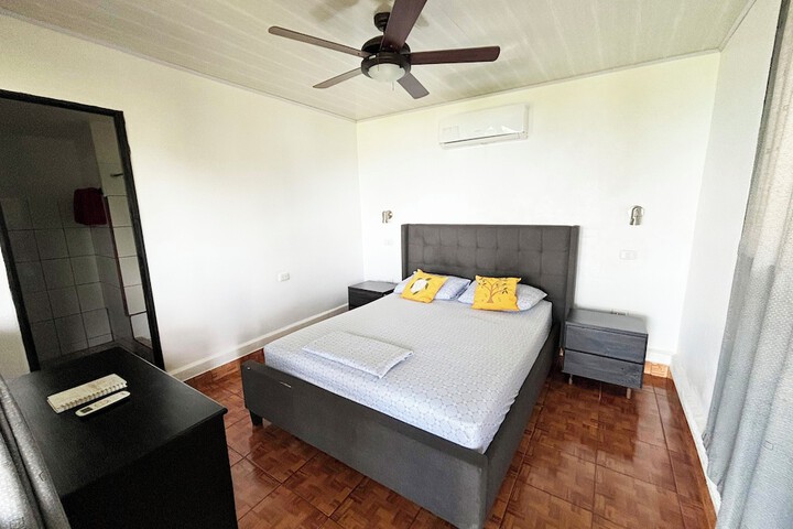 Room 2 of 32