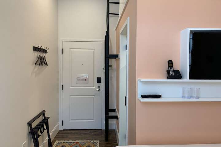 Room 3 of 21