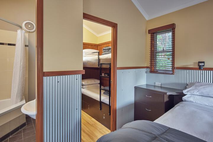 Room 32 of 137