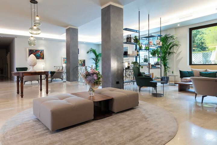 Entrance & Lobby