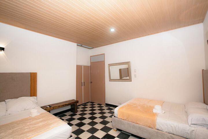 Room 8 of 39