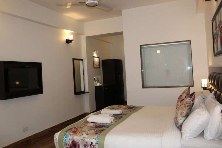 Room 18 of 53