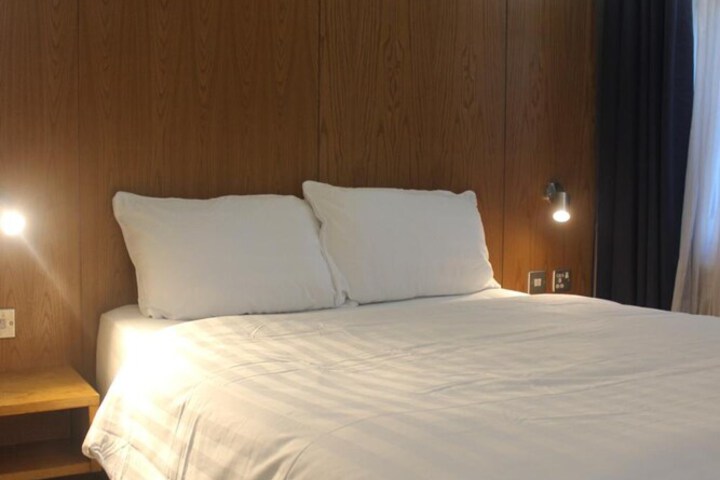 Room 16 of 30