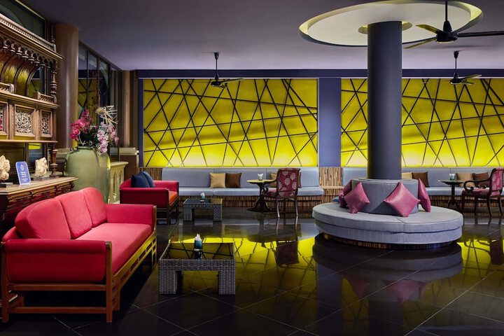 Lounge 136 of 189