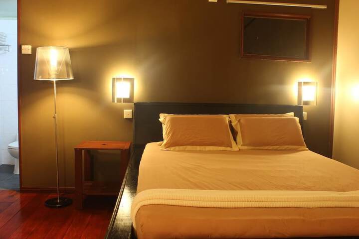 Room 9 of 37